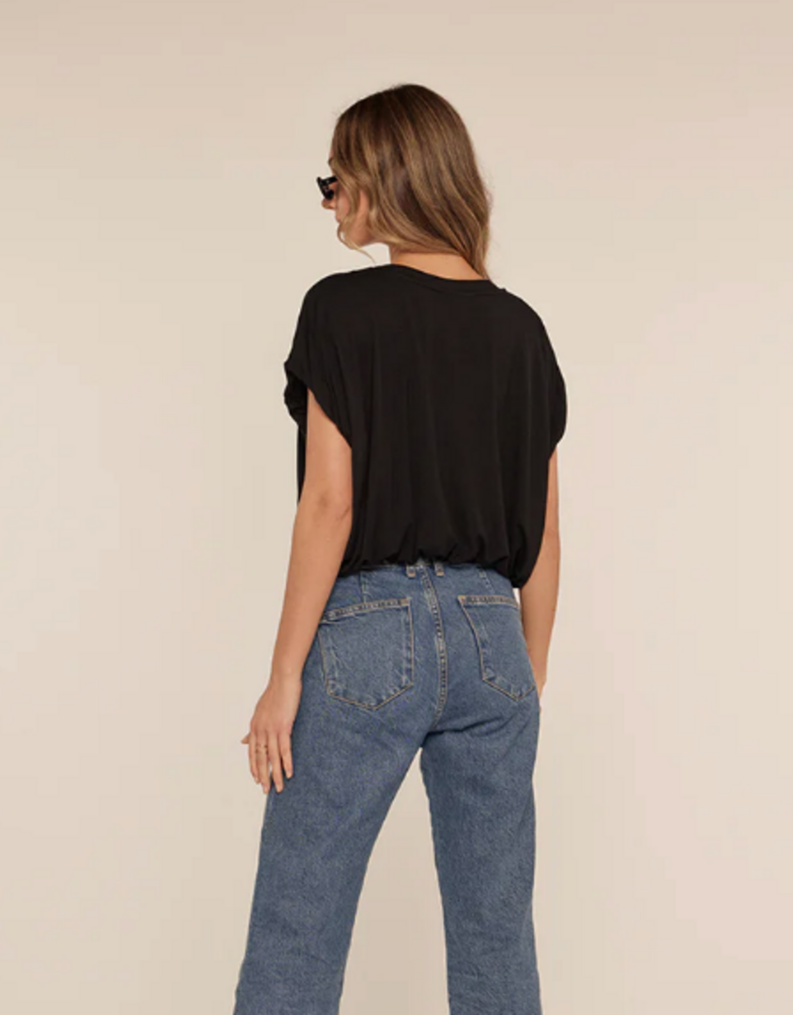 Kylie Paige Kylie Paige Black Taylor Curved Neckline Short Sleeve Top