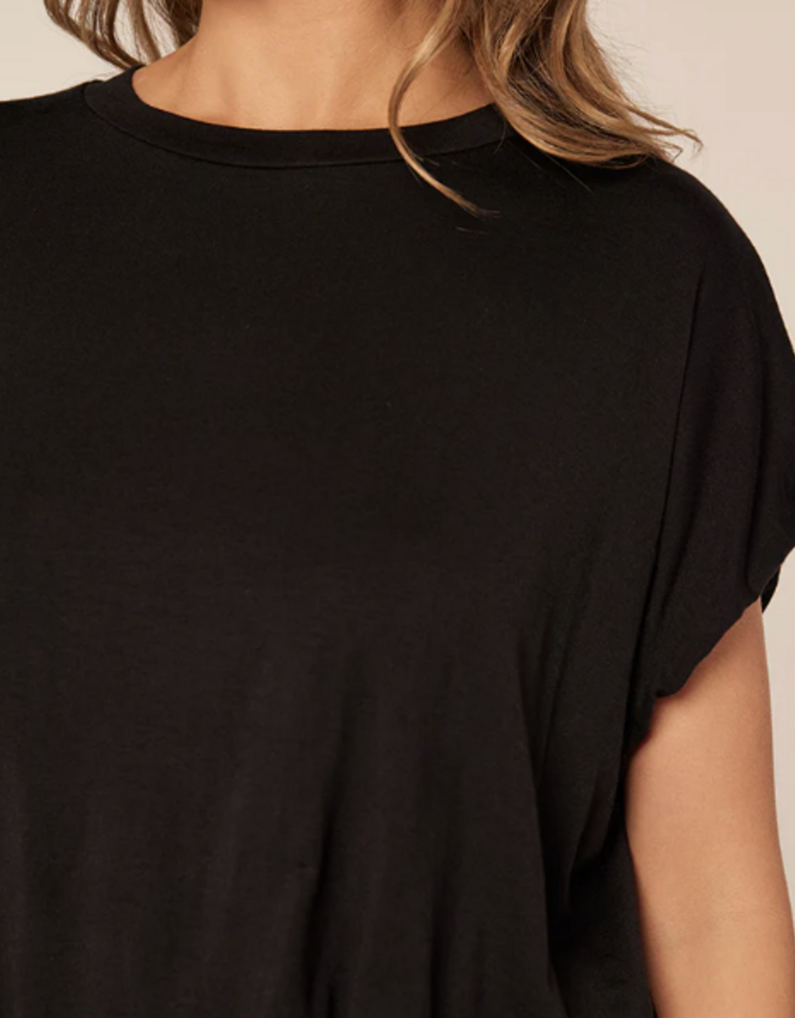 Kylie Paige Kylie Paige Black Taylor Curved Neckline Short Sleeve Top