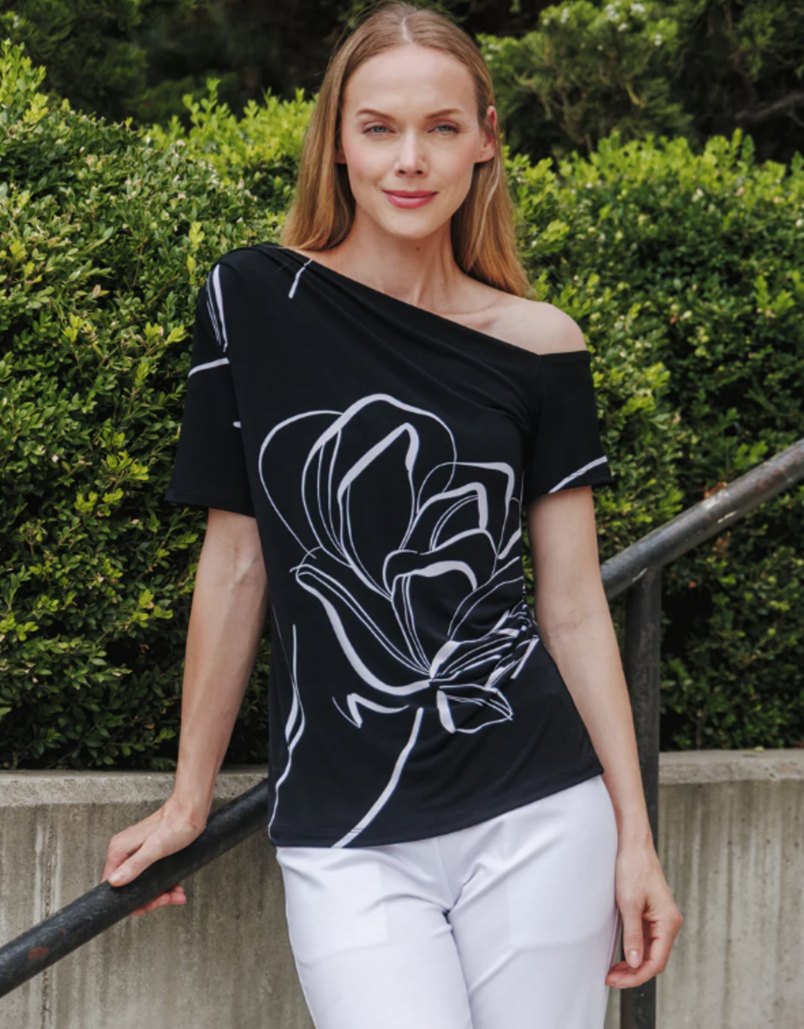 Clara Sun Woo Clara Sun Woo T294P Black/White Floral Outline Print Angular Neck S/S Top