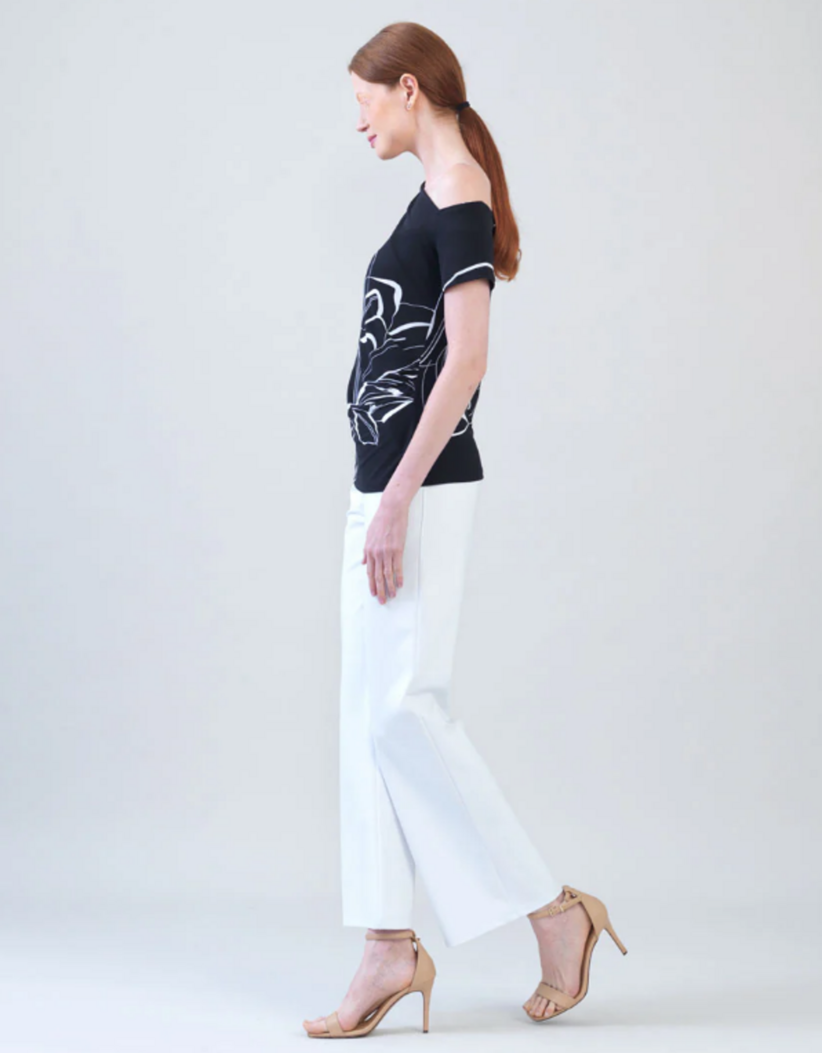 Clara Sun Woo Clara Sun Woo T294P Black/White Floral Outline Print Angular Neck S/S Top