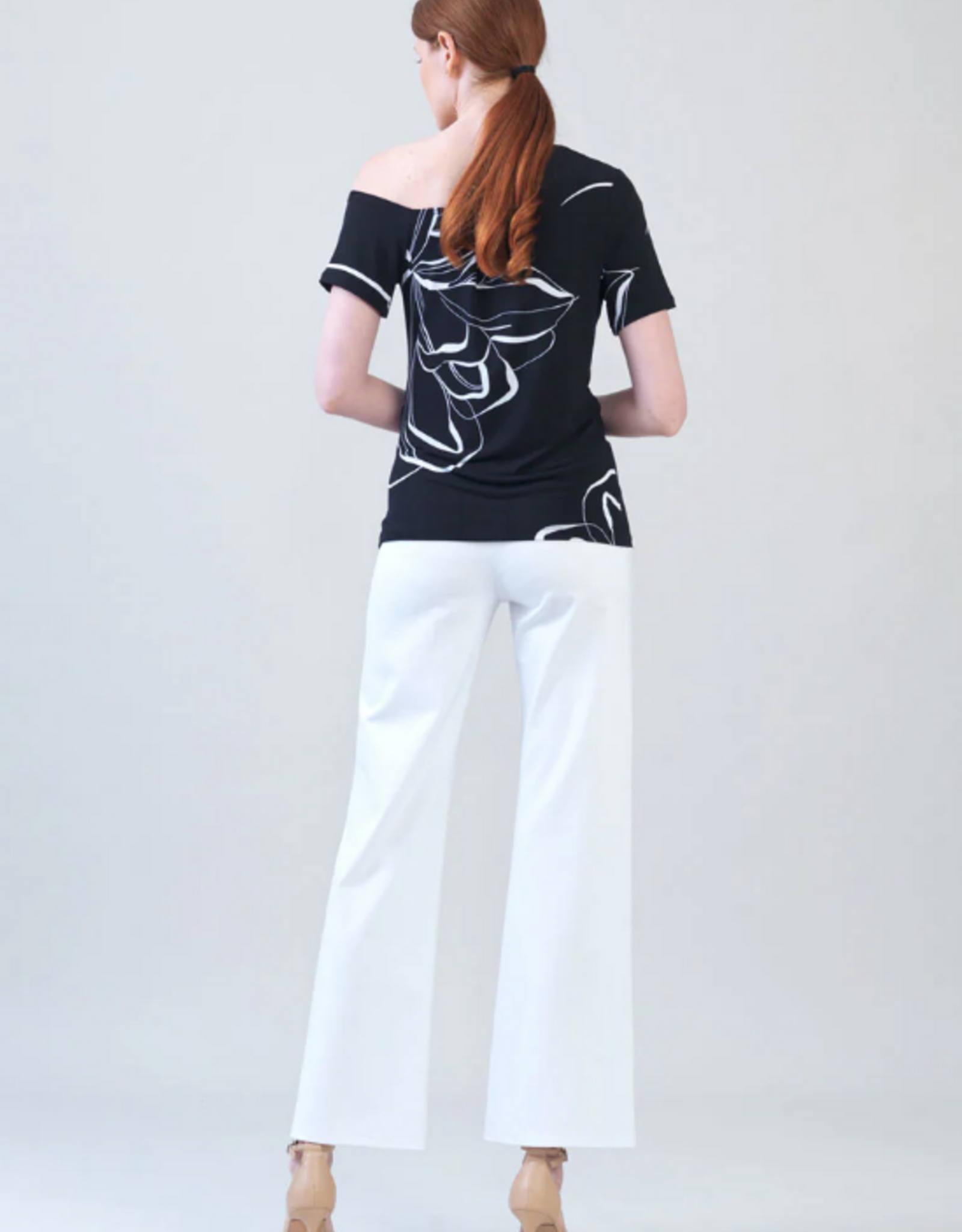 Clara Sun Woo Clara Sun Woo T294P Black/White Floral Outline Print Angular Neck S/S Top