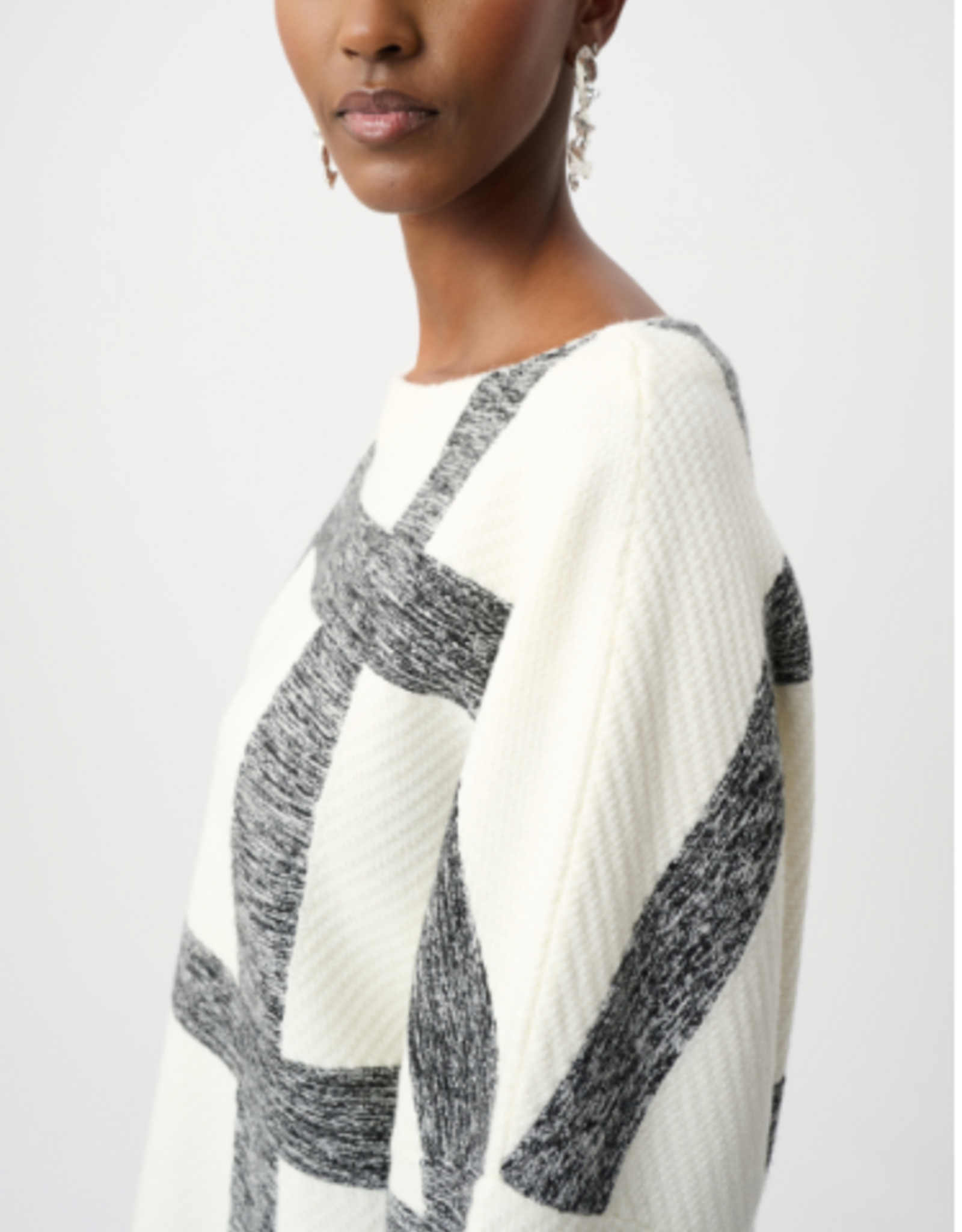 Joseph Ribkoff Joseph Ribkoff Winter White / Black Brushed Viscose And Nylon Plaid Boat-Neck Sweater
