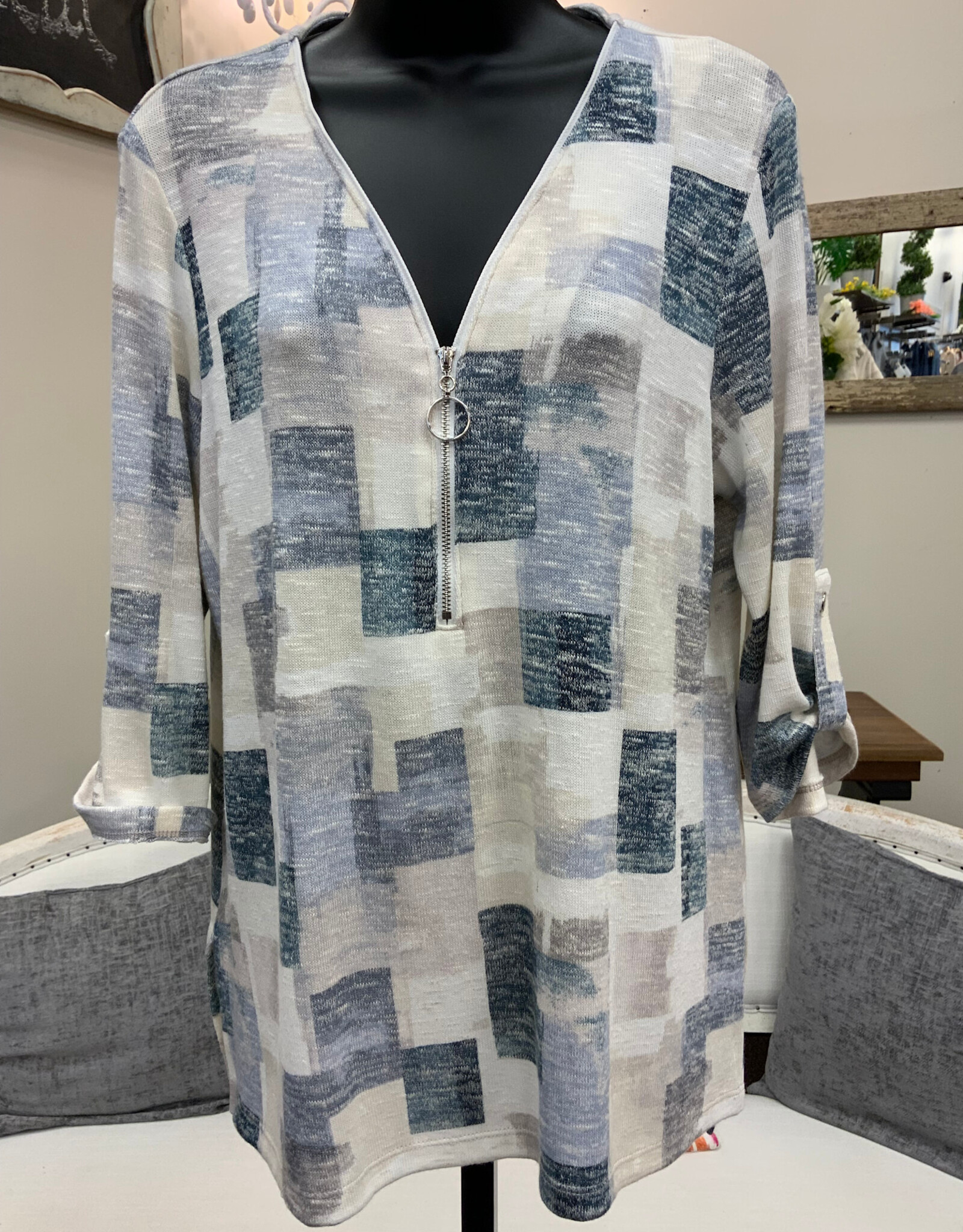 Bali Corp Bali Blue Print V-Neck Zip Detail 3/4 Sleeve Top