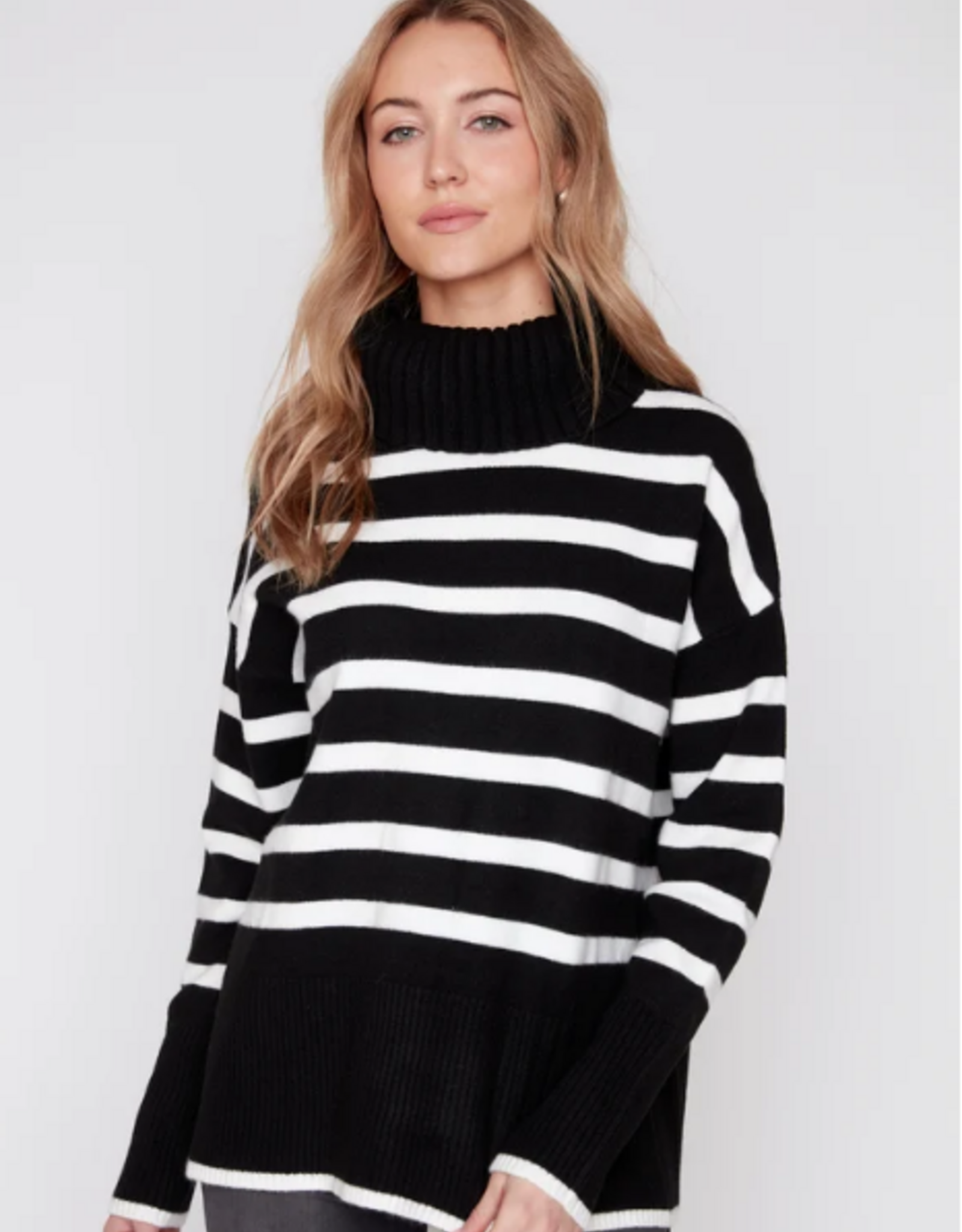 Renuar Renuar Blk/Wht Stripped Turtle Neck Long Sleeve Sweater