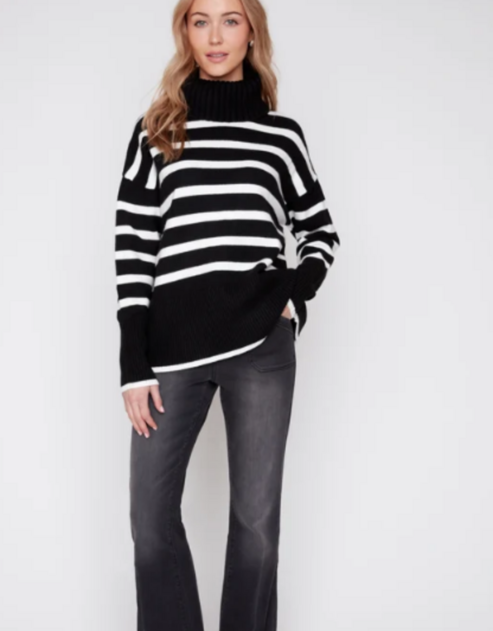 Renuar Renuar Blk/Wht Stripped Turtle Neck Long Sleeve Sweater