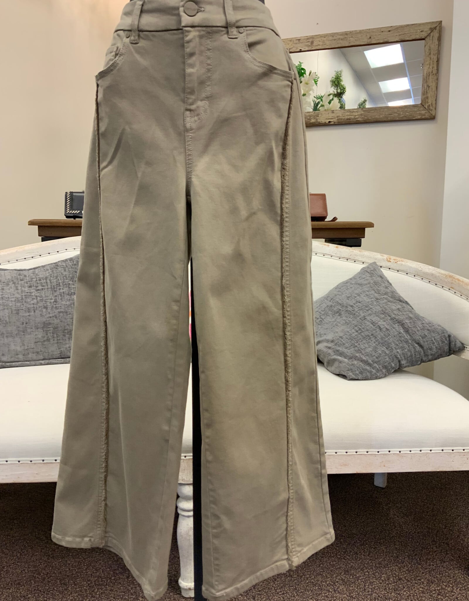 Renuar Renuar Storm Cropped  Wide-Leg Pant With  Vertical Frayed Detail