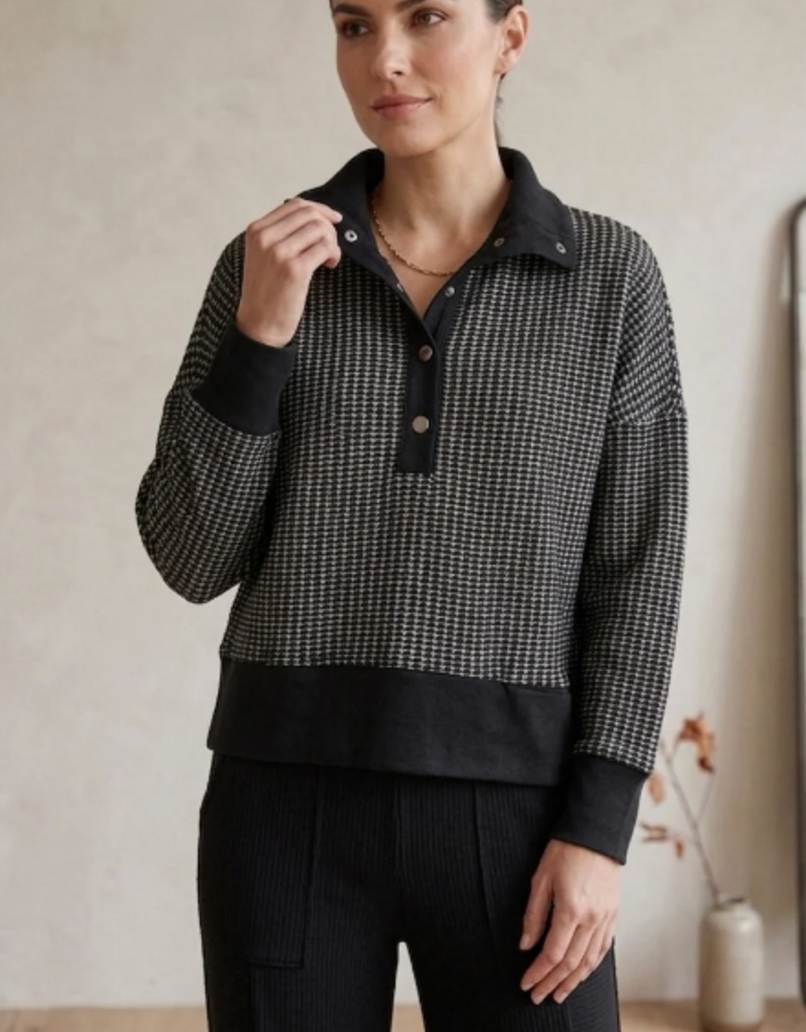Wild Palms Wild Palms Black/Pearl Waffle Knit Bracelet Sleeve Placket Top