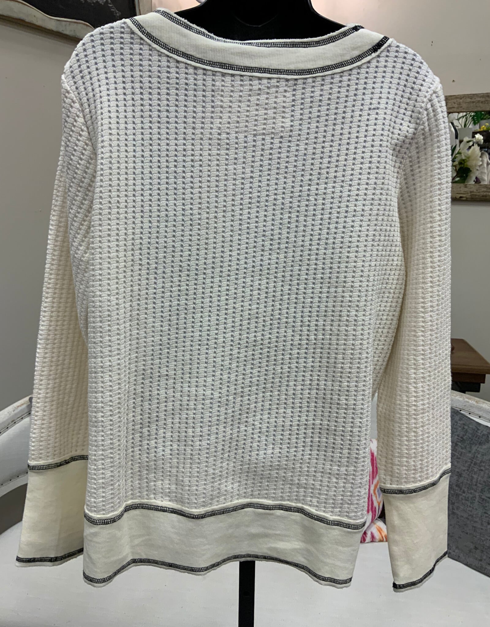 Wild Palms Wild Palms W02 Waffle Knit Long Sleeve V-Neck Top with Contrast