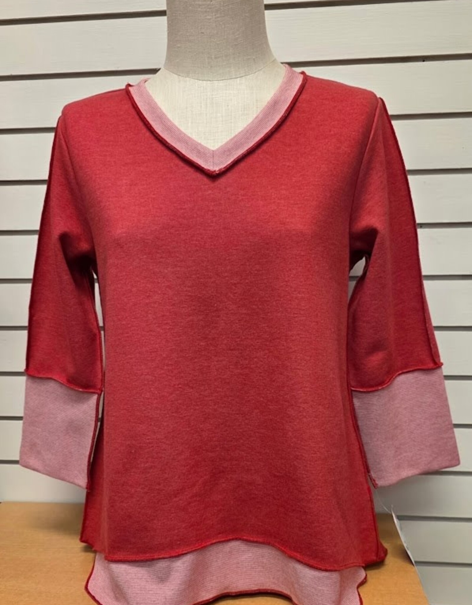 Lulu B Lulu B Crimson Two-Tone V-Neck 3/4 Sleeve Button Back Top