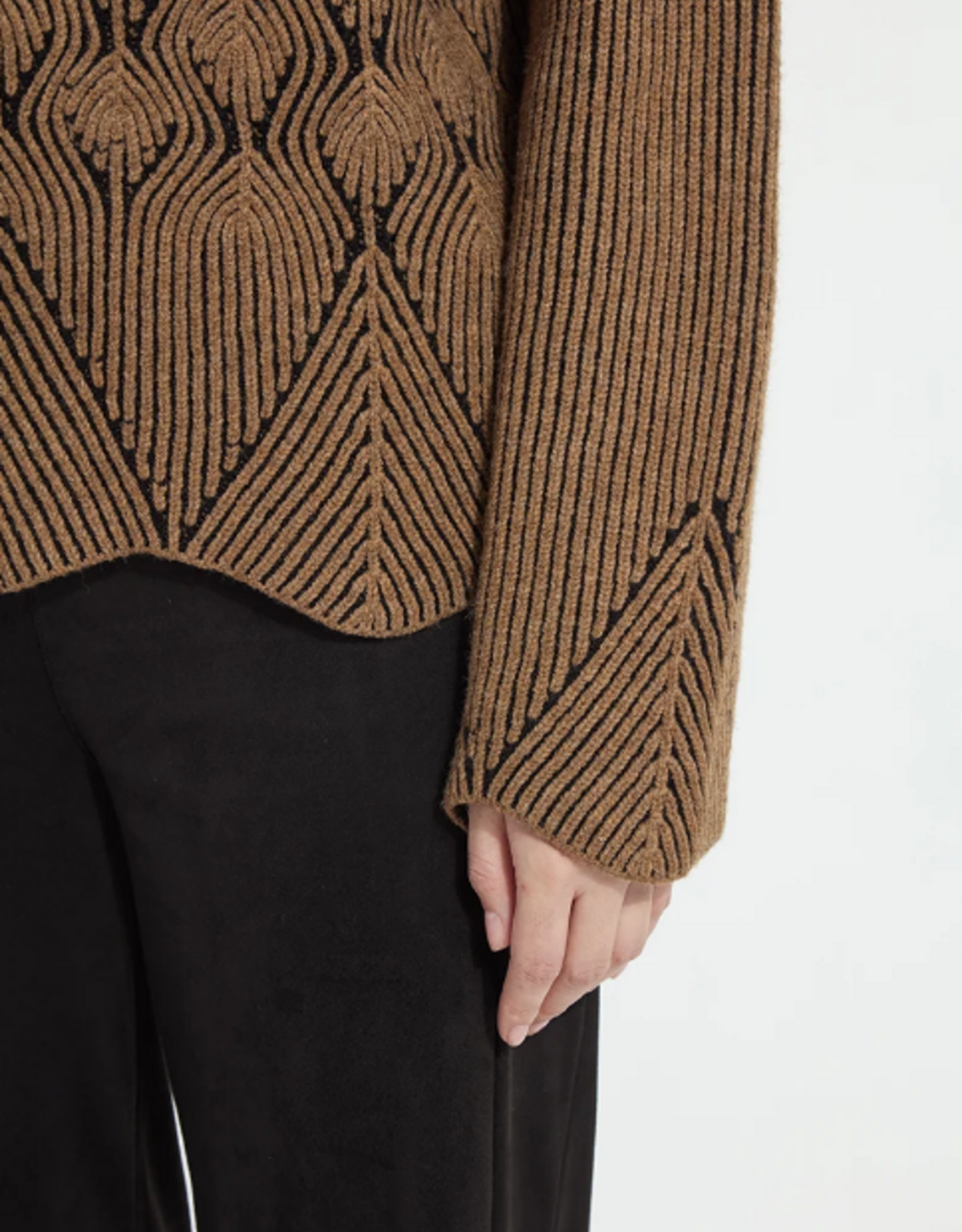 Lysse Lysse 3991 Camel/Black Rhea Cozy Rib Scallop Edge Pullover Top