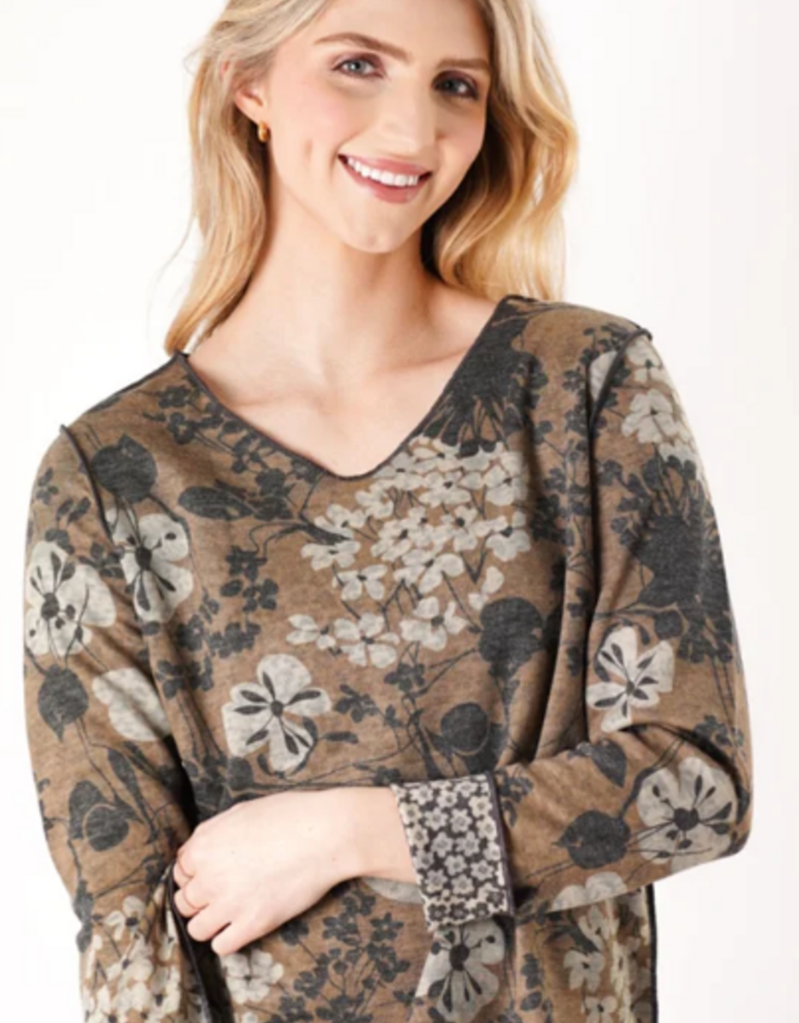 Trisha Tyler Trisha TylerTan/Black V-Neck Floral Print Long Sleeve Top