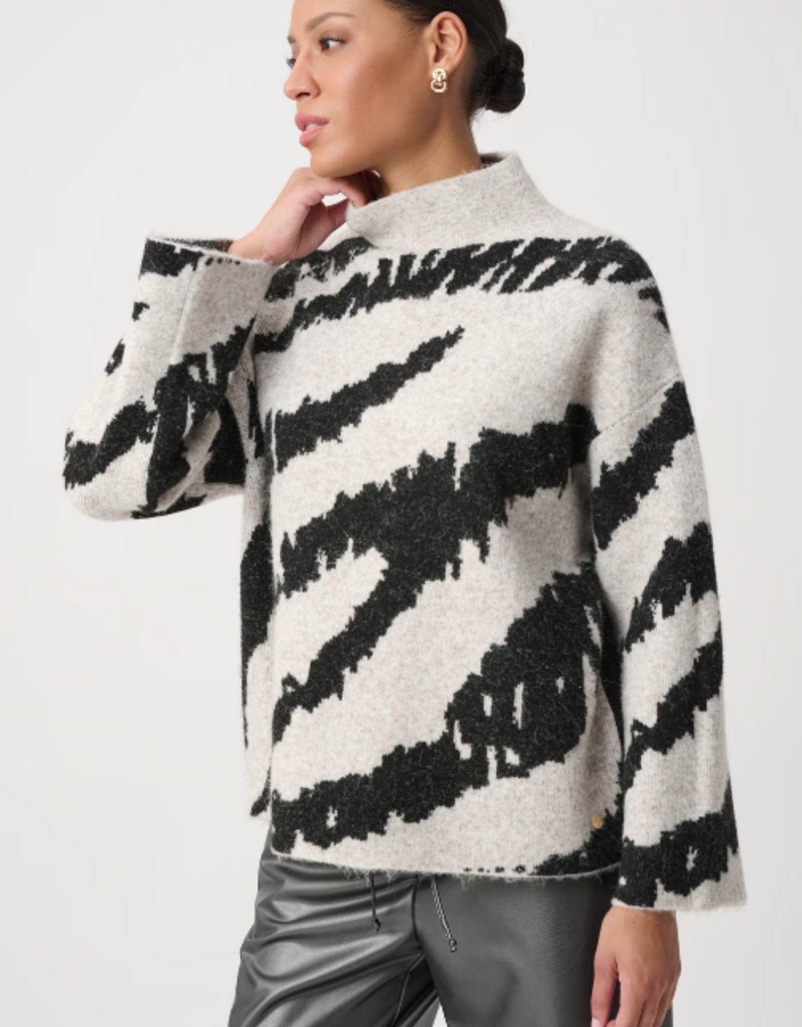Joseph Ribkoff Joseph Ribkoff H. Oatmeal/Black Animal Print High Neck L/S Sweater