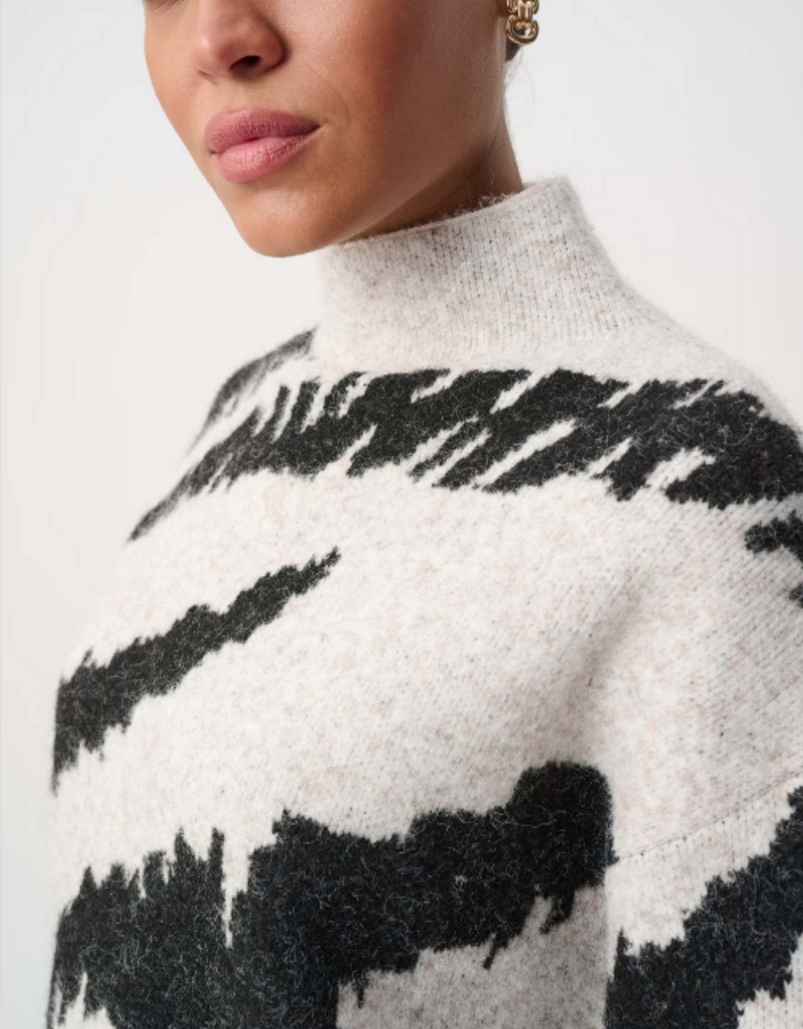Joseph Ribkoff Joseph Ribkoff H. Oatmeal/Black Animal Print High Neck L/S Sweater