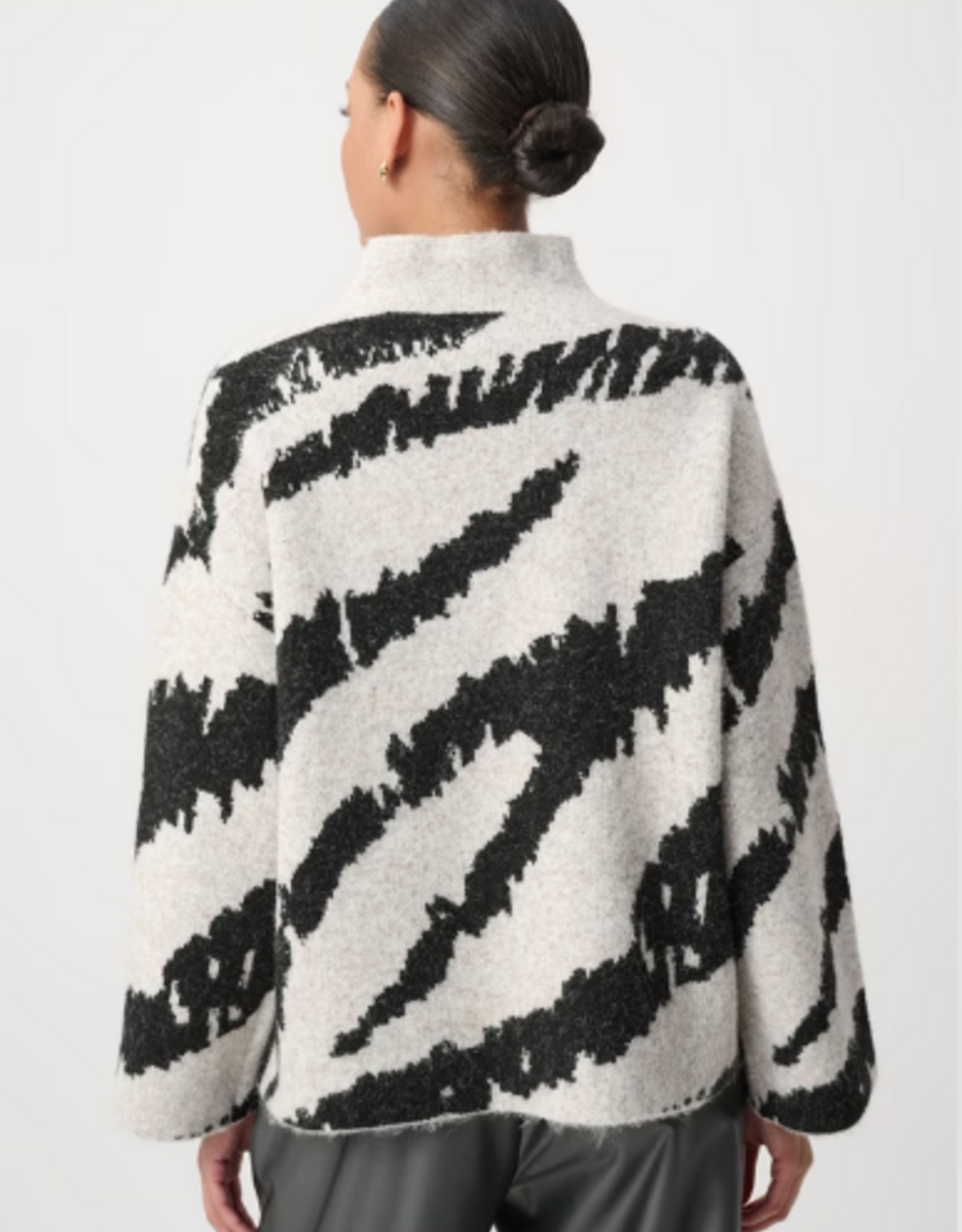 Joseph Ribkoff Joseph Ribkoff H. Oatmeal/Black Animal Print High Neck L/S Sweater