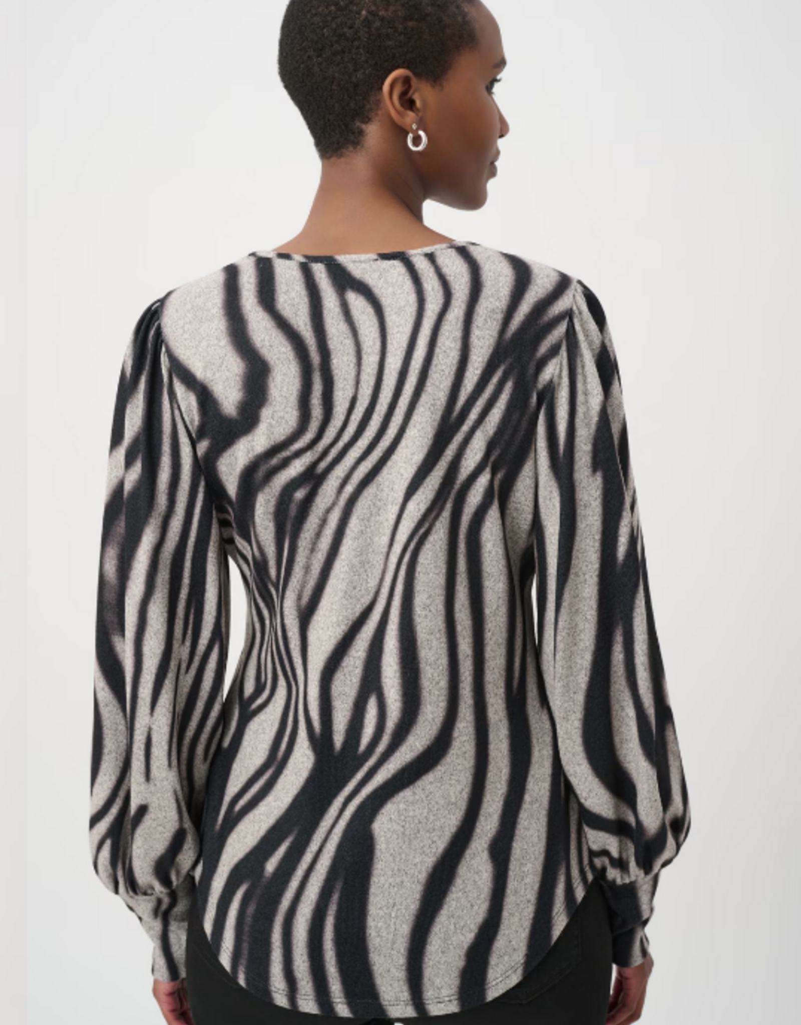Joseph Ribkoff Joseph Ribkoff 264207 Grey/Black Wavy Print V-Neck Long Puff Sleeve Top