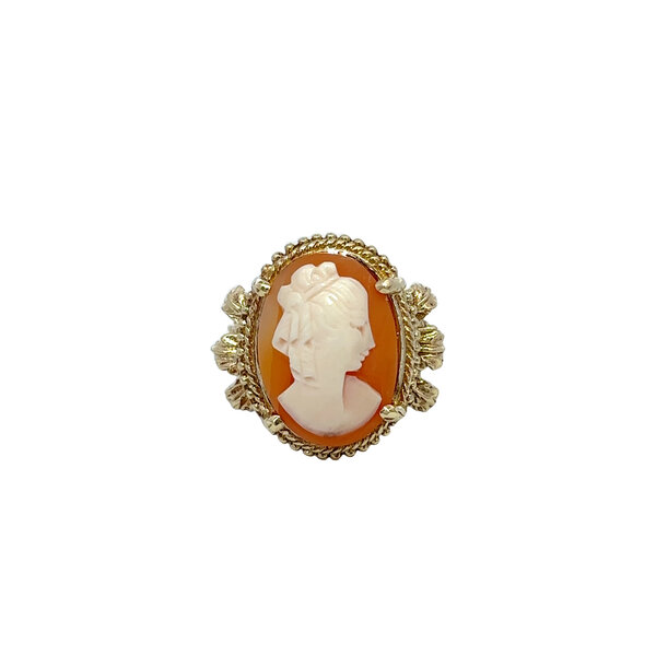 14K Yellow Gold 1960's Hand Carved Coral Cameo Filigree Ring Size 6.75