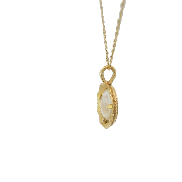 14K Yellow Gold 1970's Gold Flake Resin Necklace 18"