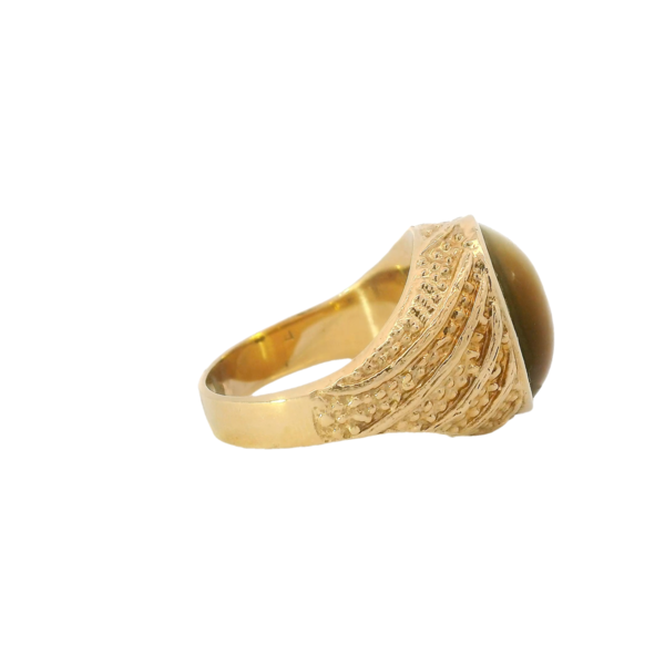 Sale 14K Yellow Gold 1970's 8.75ct Oval Cabochon Tiger's Eye Textured Ring Size 9.25
