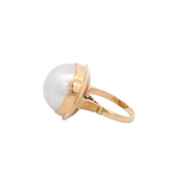 18K Yellow Gold 1970's 16mm Mabe Pearl Milgrain Edge Ring Size 6.5