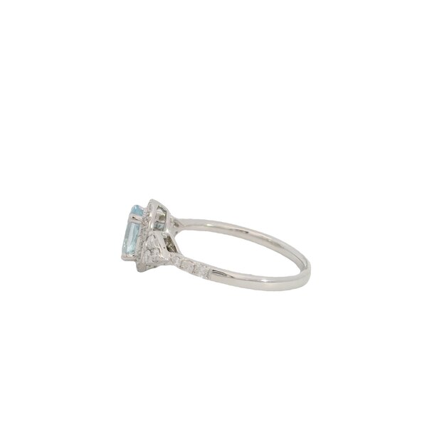 14K White Gold .70ct Oval Aquamarine & .27ct Diamond Ring Size 6.5