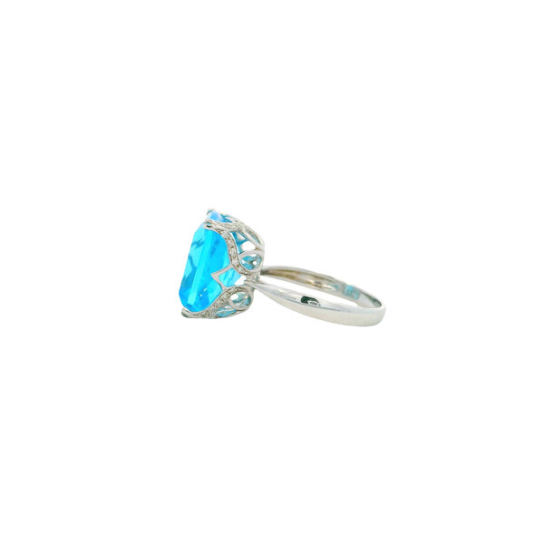 14K White Gold 11ct Blue Topaz & .16ct Diamond Ring Size 7