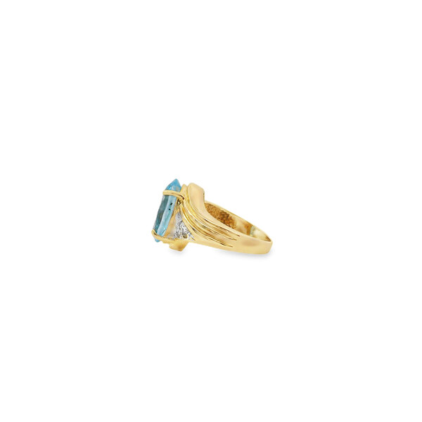14K Yellow Gold 1980's 6.50ct Oval Blue Topaz .06ct Diamond Ring Size  5.75