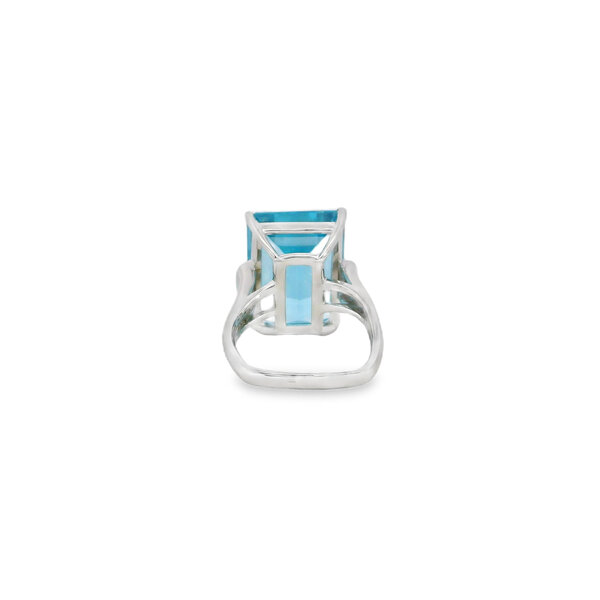 18K White Gold Estate 25.85ct Blue Topaz & .08ct Diamond Euro Shank Ring Size 8