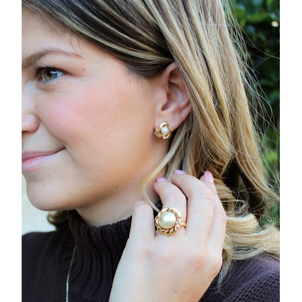 14K Yellow Gold 1970's 6mm Freshwater Pearl .02ct Diamond Post Earrings