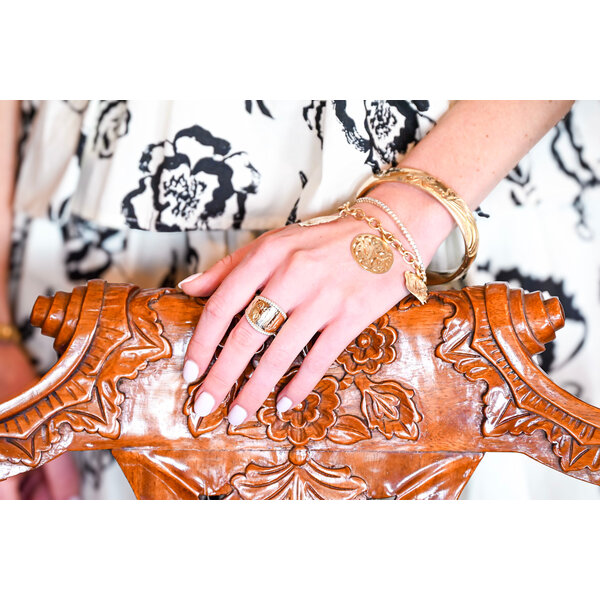 14K Yellow Gold  .45ct Diamond GC Cigar Ring with Hand Engraving