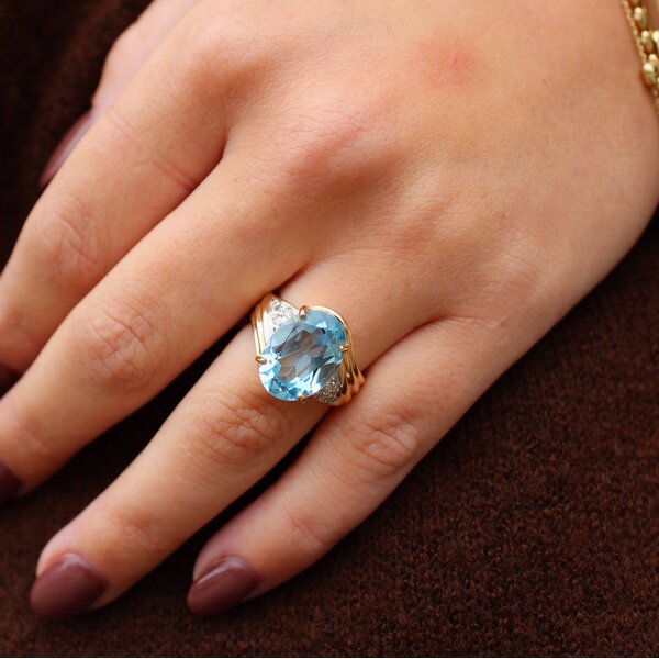 14K Yellow Gold 1980's 6.50ct Oval Blue Topaz .06ct Diamond Ring Size  5.75