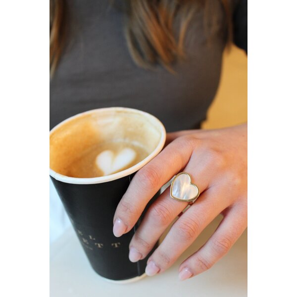 14K Yellow Gold Mother of Pearl Heart Ring Size 7