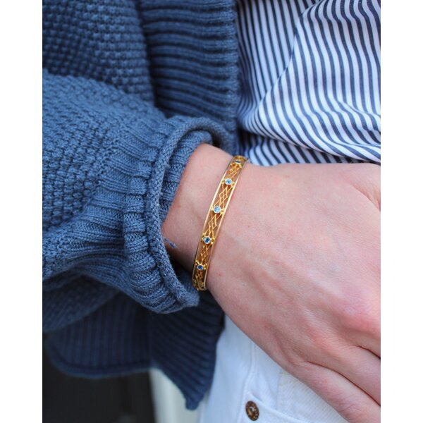 14K Yellow Gold 1920's .45ct Sapphire Filigree Bangle 6.75"