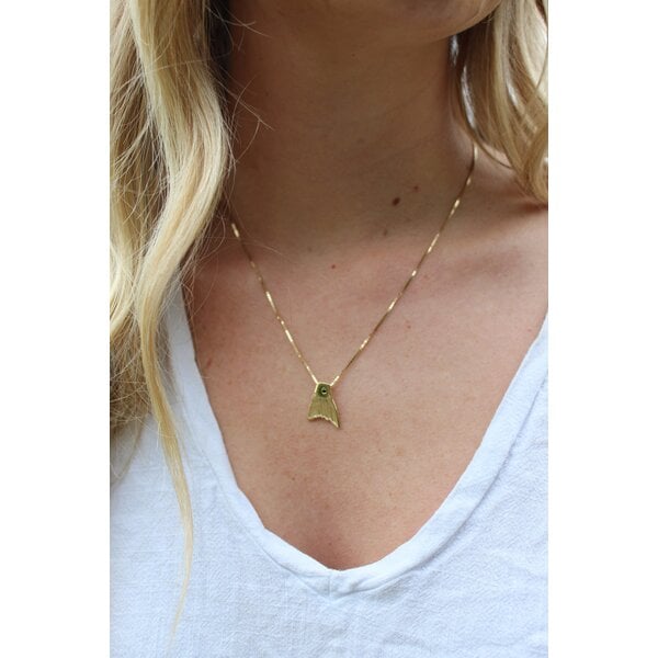 14K Yellow Gold GC Original Diamond Cut .03ct Flush Set Black Diamond Redfish Tail Pendant Large