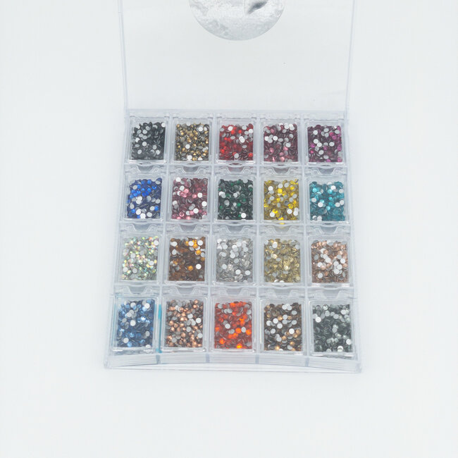 The Studio - Rhinestone Assortment - 20 pcs