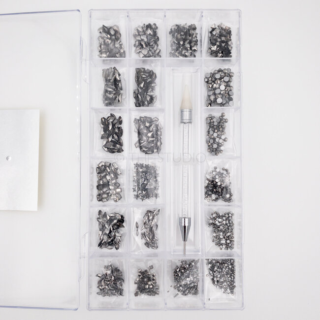 The Studio - Rhinestone Kit - #04