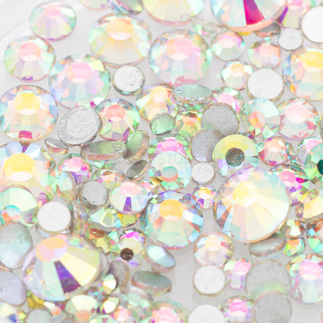 The Studio - Art Pack #102 - Assorted Charms - 6 pcs