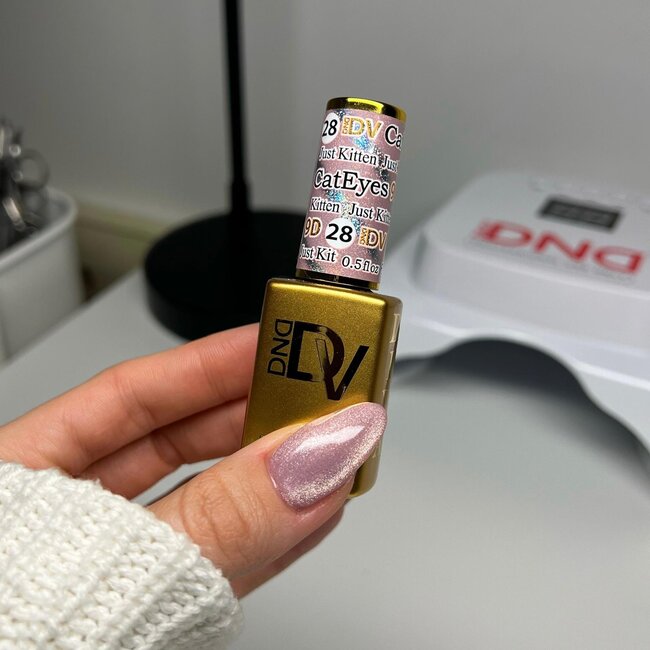 DND DIVA - 9D Cat Eye - 28 Daydream - Just Kitten