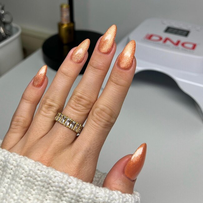 DND DIVA - 9D Cat Eye - 21 Candy - Button Nose