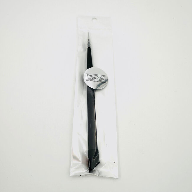 The Studio - Straight Tip Tweezer  - Black