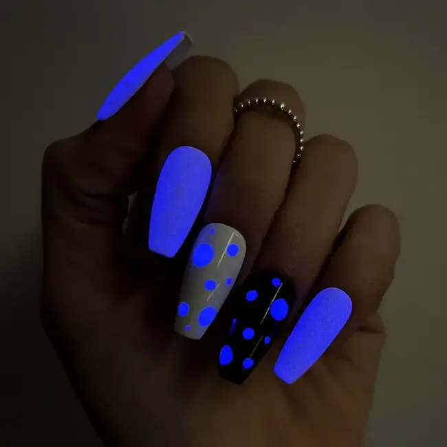 Pink Mask - Glow in the Dark - 3 - Nail Art