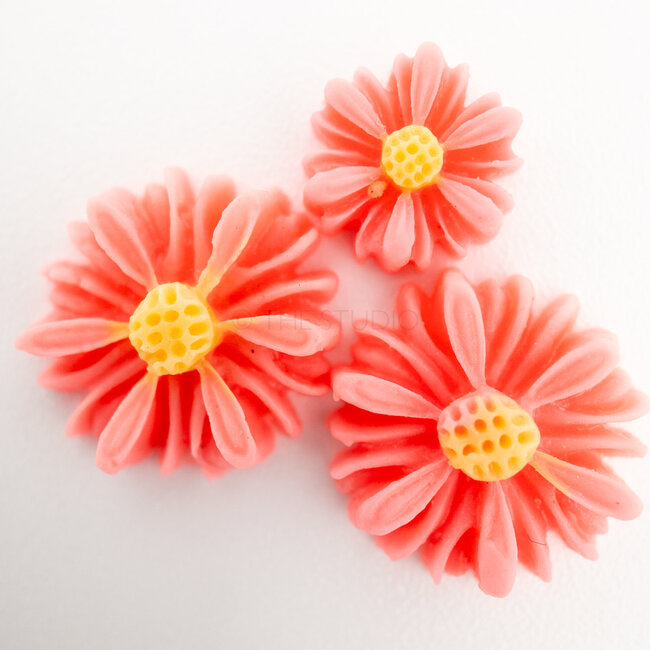 The Studio - Art Pack #122 - Assorted Acrylic Flowers - 12 pcs