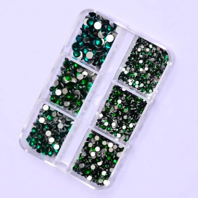 The Studio - Art Pack #584 - Assorted Emerald Green Rhinestone - 6 pcs