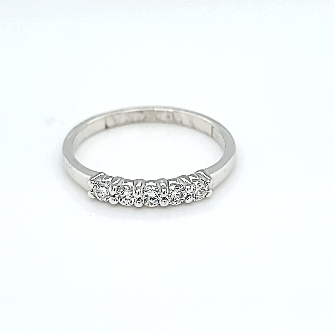 14kw Diamond Shared Prong Band .25cttw