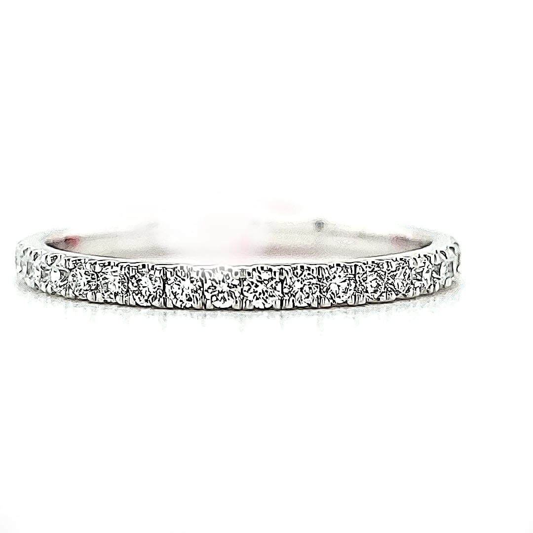 A 14KW 0.28TW LG Diamond Wedding Band