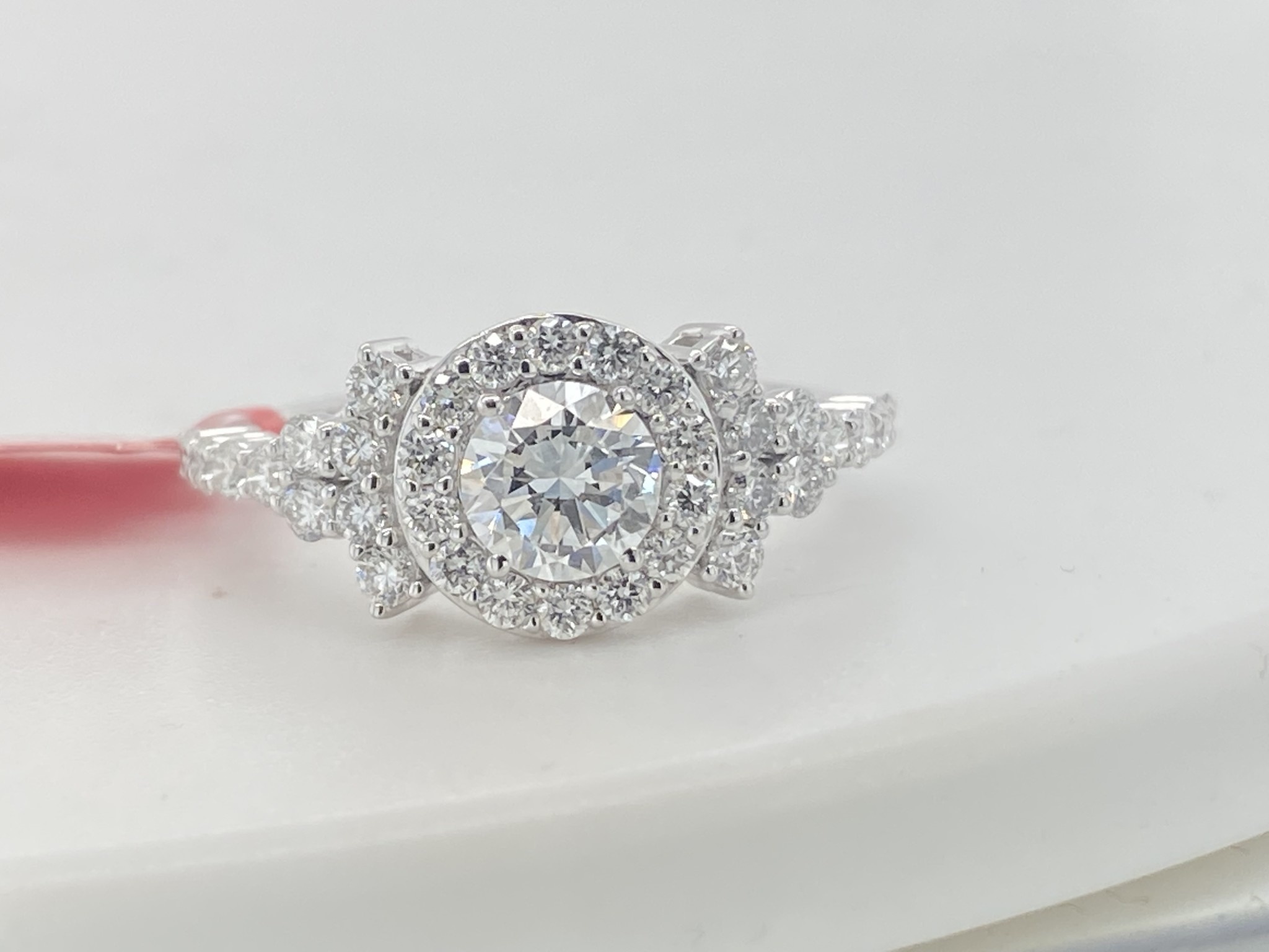 14KW 1.40TW LG Diamond Engagement Ring