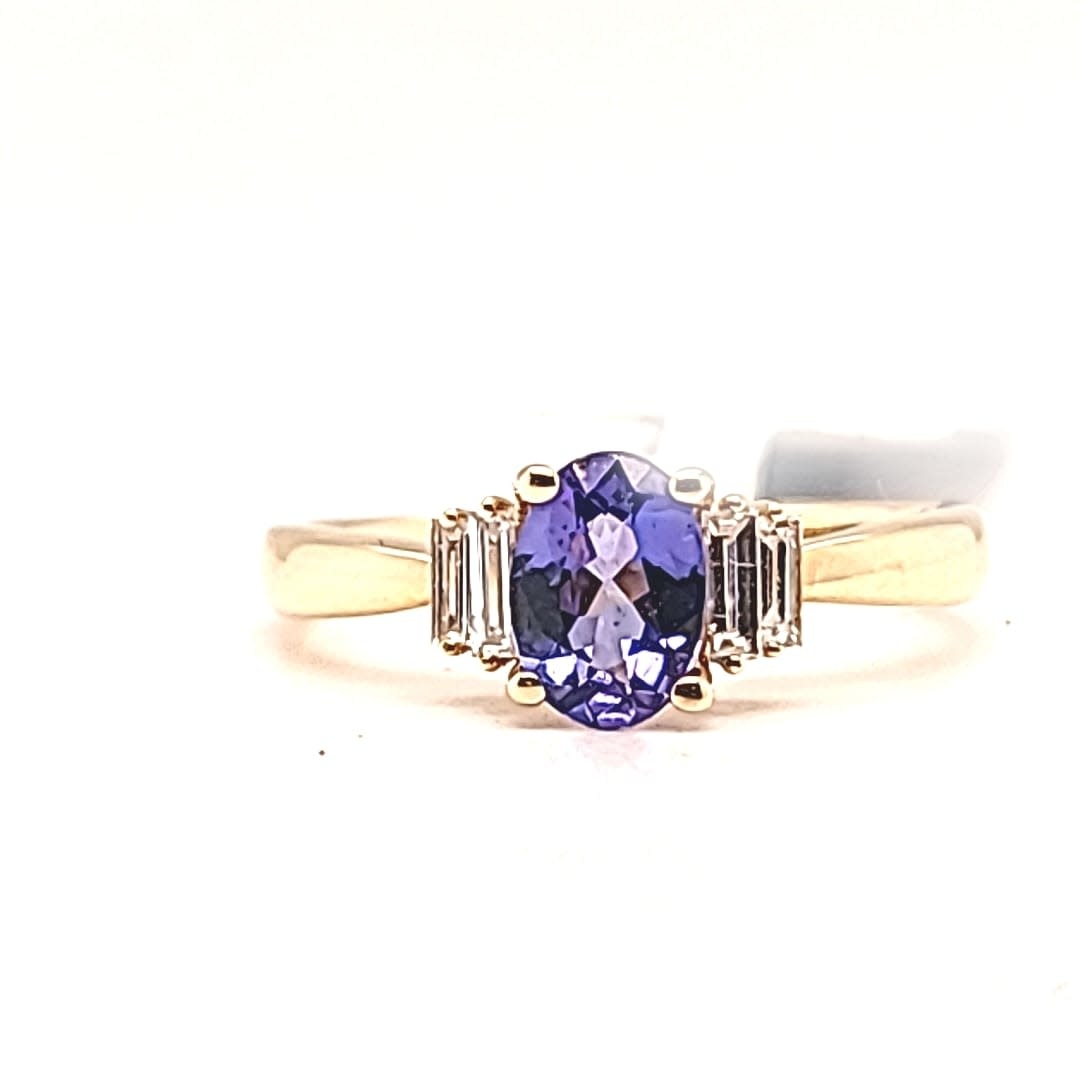 Cirari 14KY Tanzanite and Diamond Ring Cirari 14KY Tanzanite and Diamond Ring