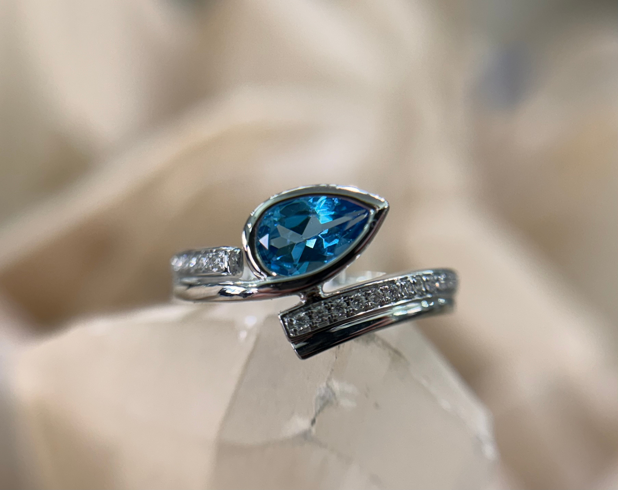 14KW Swiss Blue Topaz Ring