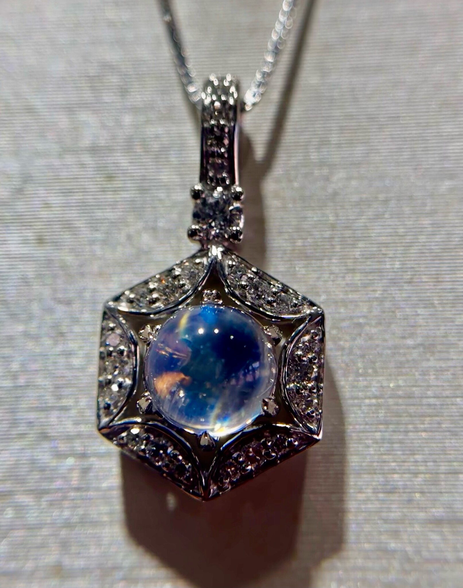 14KW .88CT Moonstone Pendant