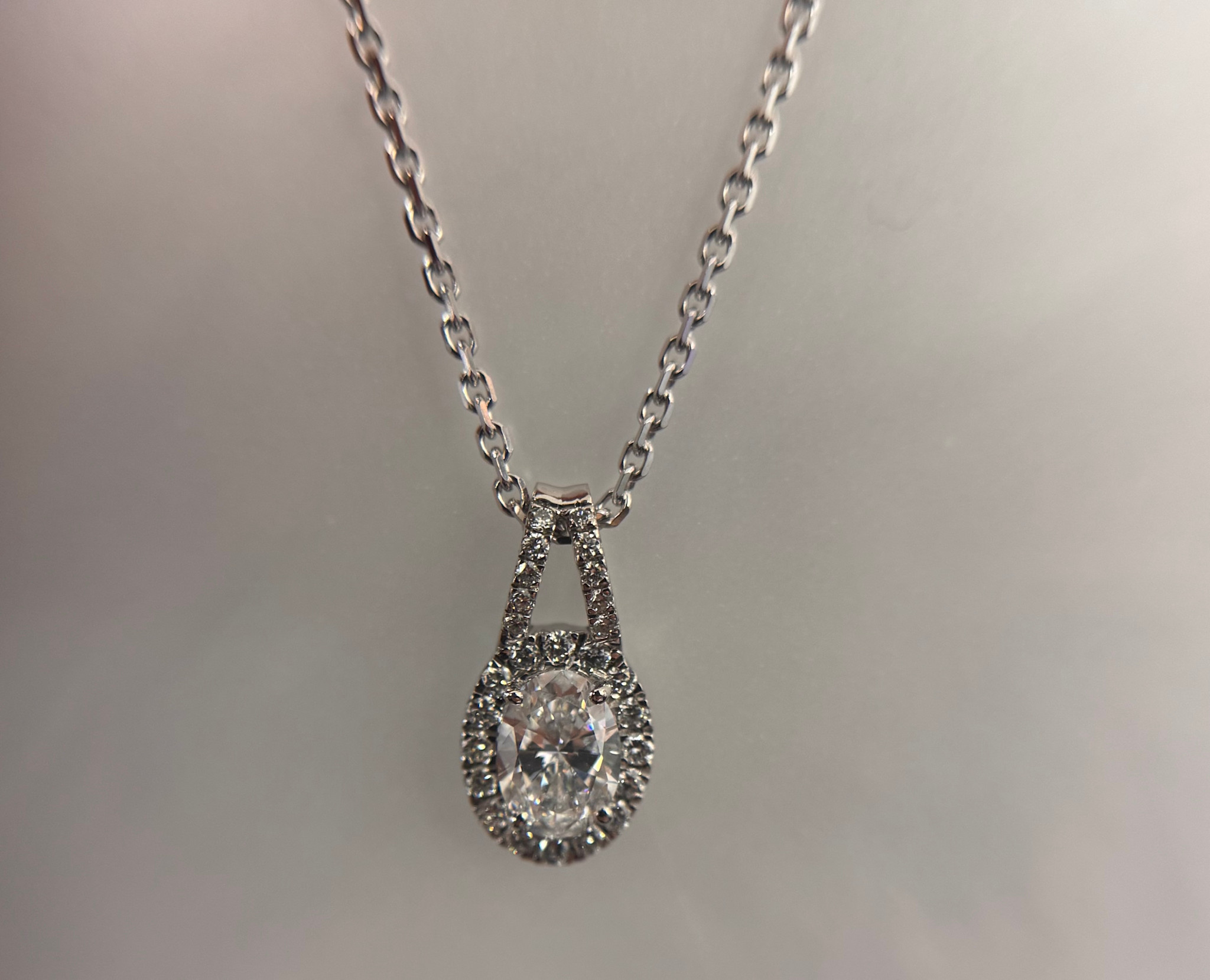 .925 OV 1.38CTW LG Diamond Pendant