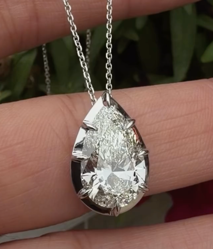 3.09 CT E VS1 Pear Pendent in 14KW on a "16 Cable Chain